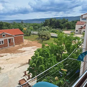 https://apartmani-vesna-starigrad-paklenica.hotelinzadar.com